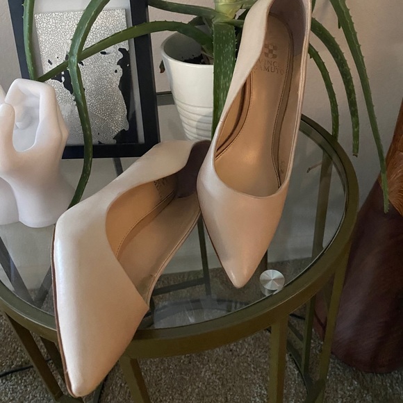 Vince Camuto Juanita nude heels - Picture 2 of 10